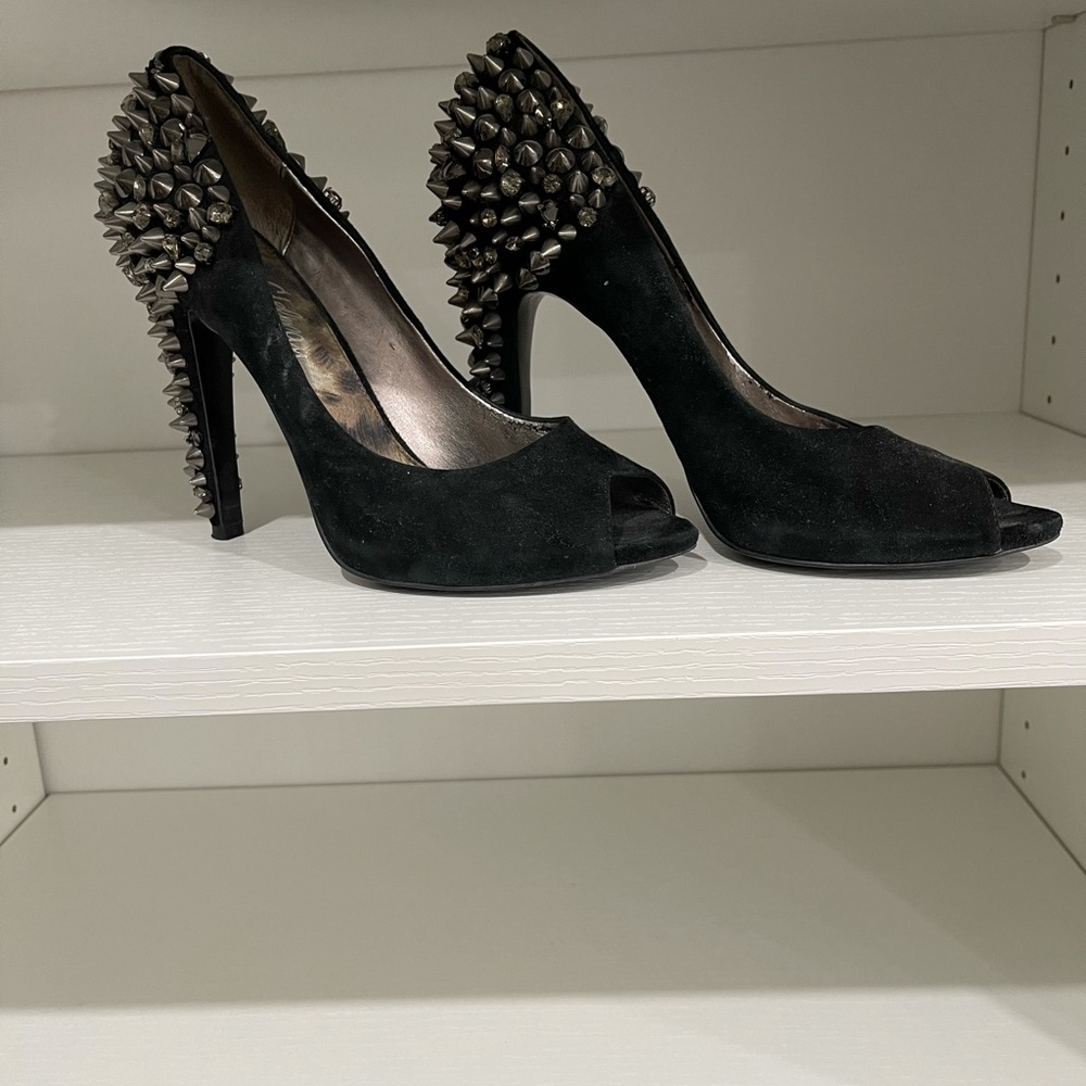Peep toe pumps